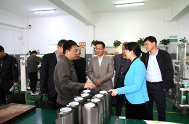 舟山市定海区委員会のZhuangJiyan書記と彼の側近が、浙江Yuanbangを訪問しました。